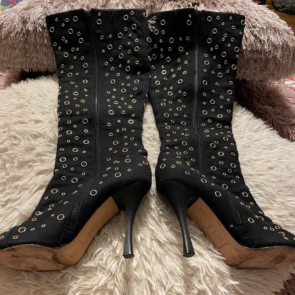 Hype gold grommet black boots